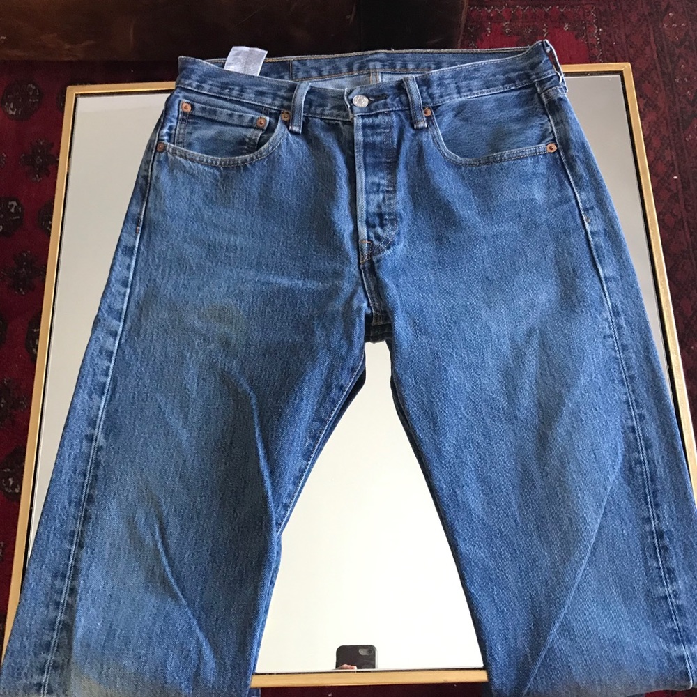 Levi’s 501 Medium Wash 32 x 32 100% cotton